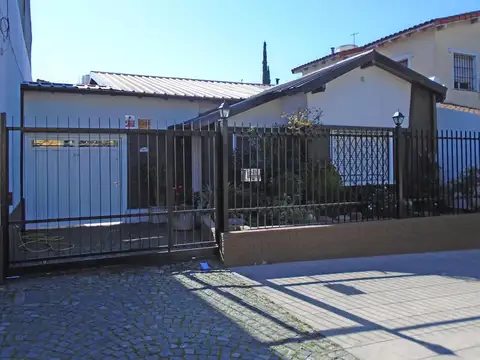 VENTA CASA DE 4 AMBIENTES EN FLORIDA OESTE