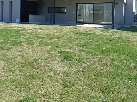 Casa en Venta en  La Calesa Pilar