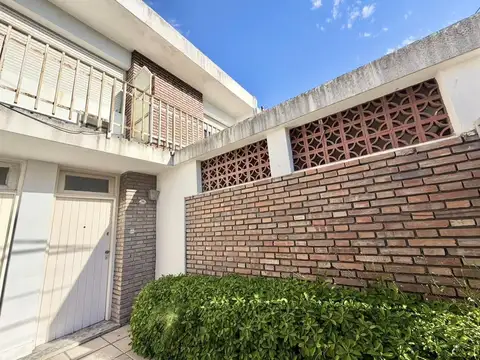 Dúplex 4 ambientes en excelente ubicación.