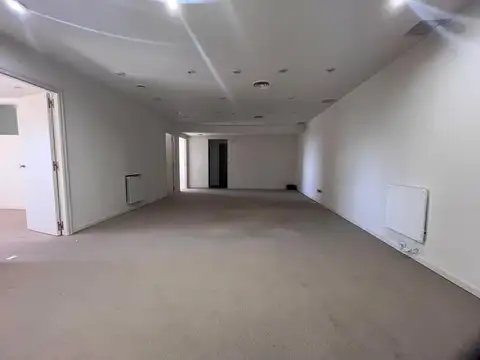 Alquiler Oficina comercial 4 ambientes Tribunales Piso alto Luminoso