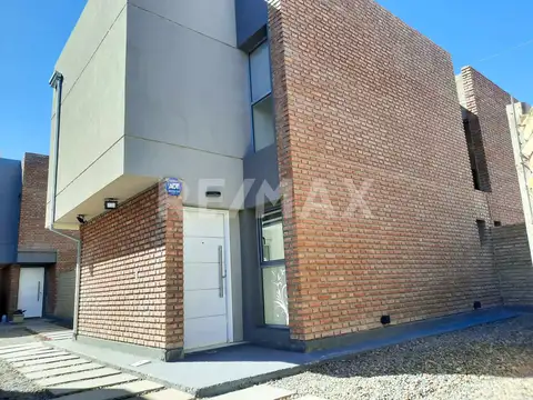 VENTA DUPLEX 3 DORMITORIOS CALLE BOERR 3334 NQN