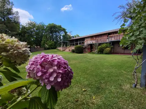 Casa en Venta con 2 cocheras