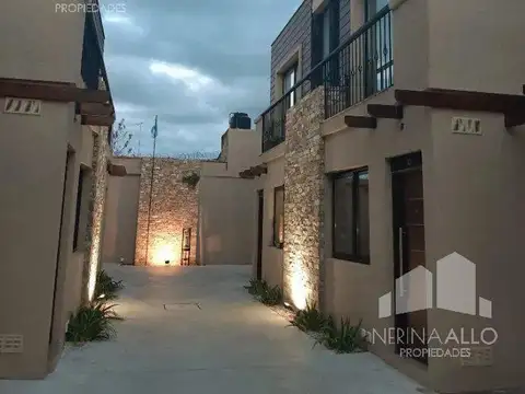 Depto Tipo Casa en Venta con 1 cocheras