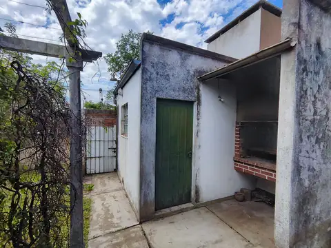 Casa 2 ambientes con 1 baño
