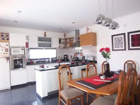 Casa 8 ambientes con 1 baño