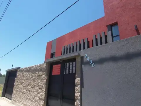 42 E/ 144 Y 145: CASA EN VENTA 4 DORMITORIOS, GARAGE VARIOS AUTOS