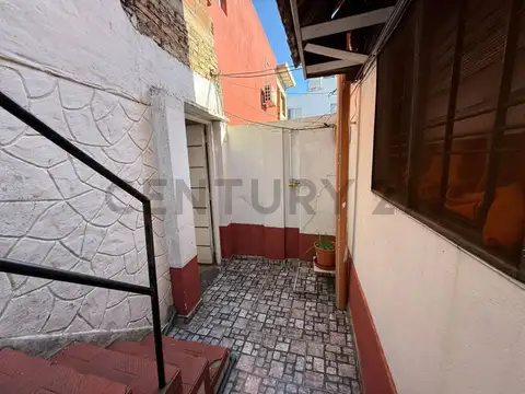 Ambrosetti 2700, Piso 0