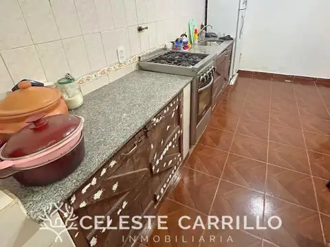 Casa con Local comercial y cochera en Barrio Los Cardos, Los Cardales.-