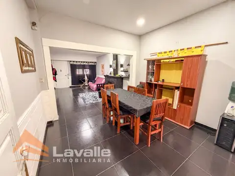Casa 3 ambientes con garage y patio en Quilmes