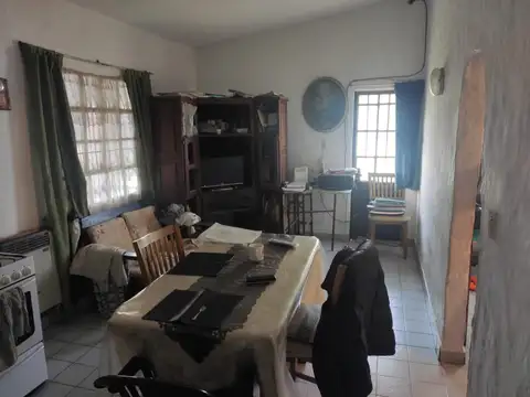 Casa 7 ambientes con 2 baños