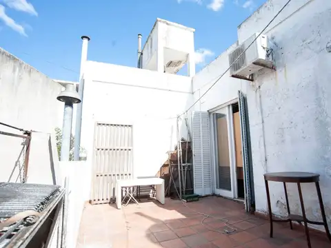 Casa de 4 dormitorios con cochera.