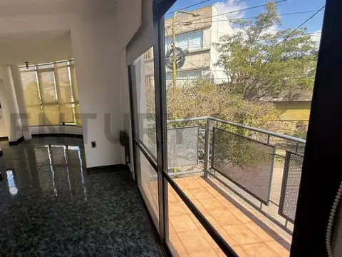 8 2600, Piso 1