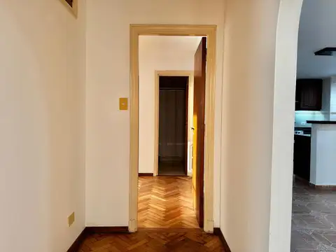 4 AMBIENTES A LA CALLE CON GRAN BALCON TERRAZA