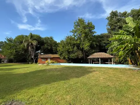 CASA QUINTA VENTA CON QUINCHO Y PILETA EN GARIN