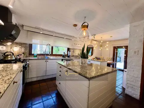 Casa 5 ambientes con 5 baños