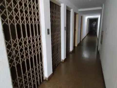 Monoambiente dividido frente a estación - Escucha propuestas
