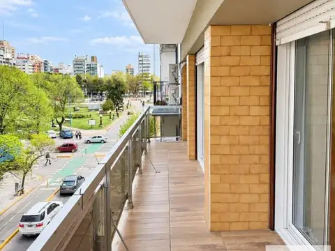 Bartolomé Mitre e/ Av. Colon y Bolivar