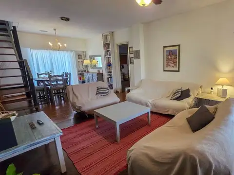 Casa 5 ambientes con 3 baños