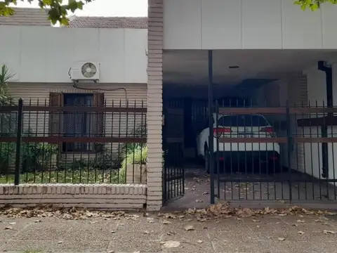 EXCELENTE CASA ESTILO AMERICANO DESARROLLADA EN 2 PLANTAS