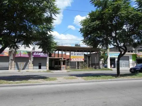 Av. del Sesquicentenario 400