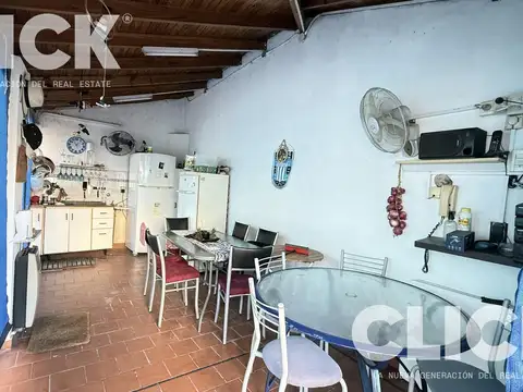 Casa 5 ambientes con 2 baños