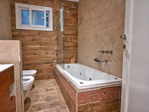 Casa 6 ambientes con 3 baños