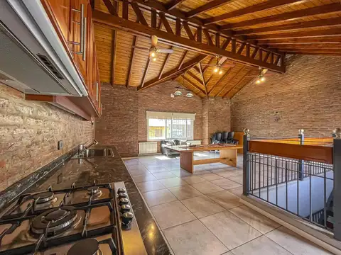Casa en Venta con 2 cocheras