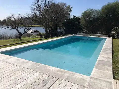 Casa en Alquiler Temporal con 2 cocheras