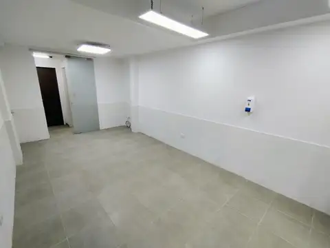 Local comercial en alquiler con vidriera al frente en pb - Rodriguez 1266