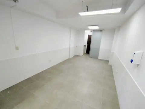 Local comercial en alquiler con vidriera al frente en pb - Rodriguez 1266