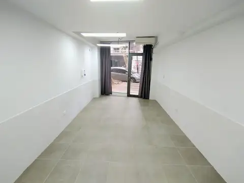 Local comercial en alquiler con vidriera al frente en pb - Rodriguez 1266