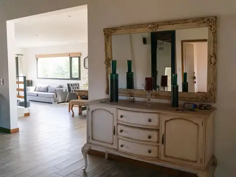 Casa 5 ambientes con 4 baños