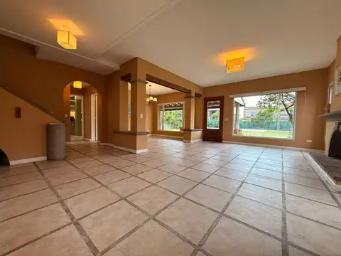 Casa 5 ambientes con 3 baños