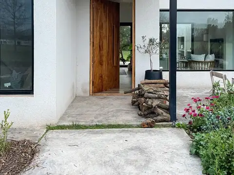 CASA EN VENTA -GENERAL RODRIGUEZ 
