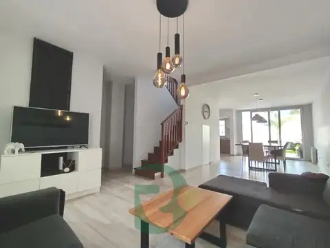 Casa en Venta en El Palomar, USD 230.000