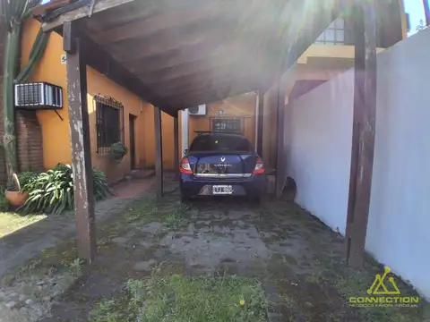 Casa en Venta con 3 cocheras