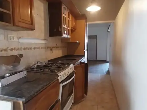 Casa 6 ambientes con 1 baño
