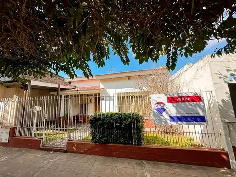 CASA 3 AMBIENTES EN VENTA EZEIZA CENTRO CON PATIO