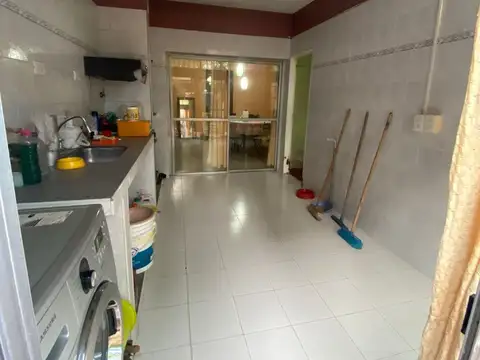 VENTA / PERMUTA  - CASA PH DE 4 AMBIENTES - VILLA LUZURIAGA