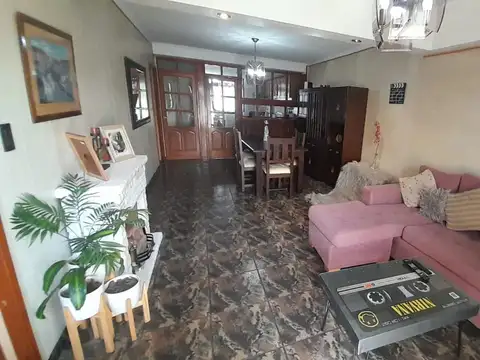 Depto Tipo Casa 5 ambientes con 2 baños