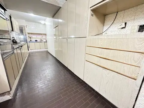 SE VENDE CASA 3 DORMITORIOS Y COCHERA EN BARRANCAS