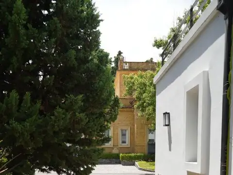 Casa en Venta con 5 cocheras