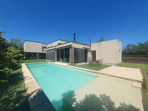 Casa en alquiler temporario 3 dormitorios y piscina