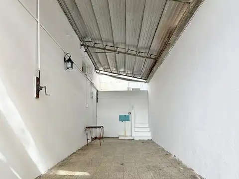 CASA DE UN DORMITORIO CON COCHERA ARROYITO!