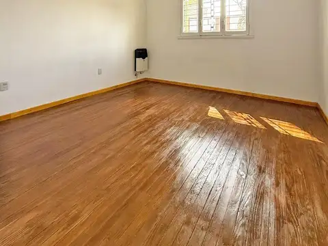 CASA DE UN DORMITORIO CON COCHERA ARROYITO!