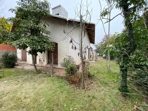 Av. Angela De La Casa al 900