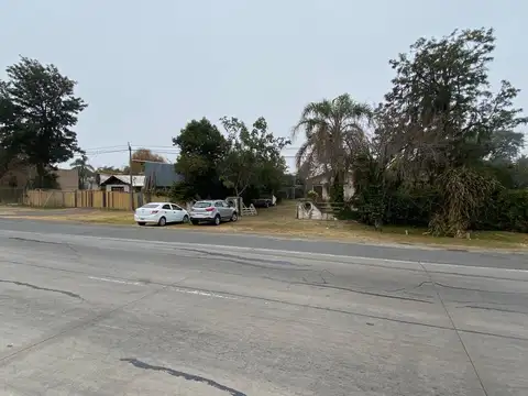 Av. Angela De La Casa al 900