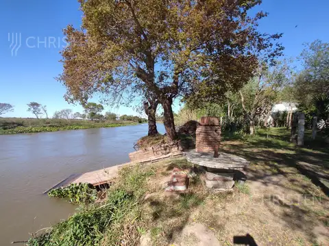 Venta Casaquinta sobre el rio cuenta con 2 habitaciones Arroyo Leyes