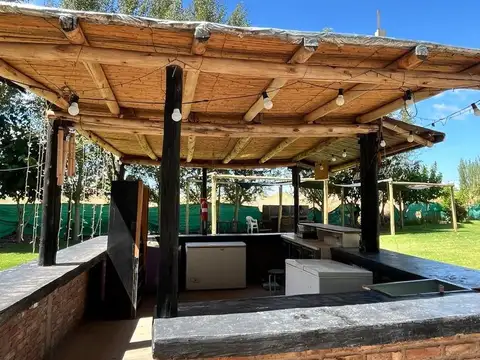 Casa 4 ambientes con 2 baños
