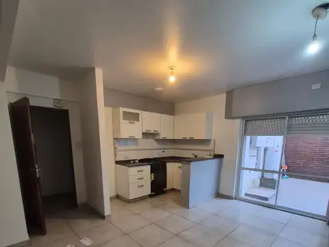 ALQUILER DEPARTAMENTO DE 2 AMBIENTES CON AMPLIO PATIO SOBRE AV. SAN JUAN AL 2700 – CABA